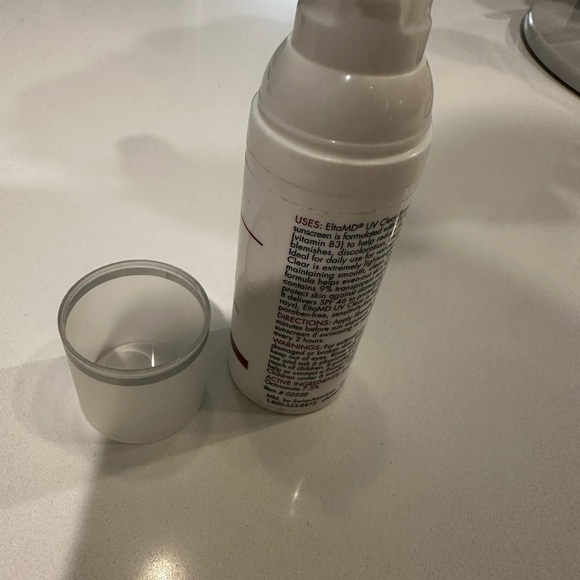 EltaMD UV Clear Tinted Face Sunscreen SPF 46 Brand New - Picture 3 of 3